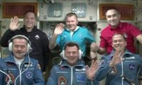 Hadfield and Crew Arrive at Space Station