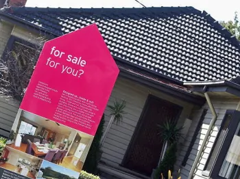 Housing Bubble Debate Shows No Sign of Popping