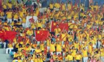 Zealous Chinese Fans Given Workshops on Cheering