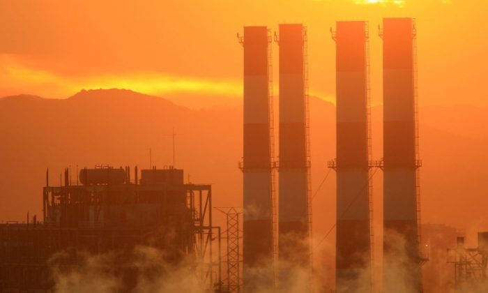 A generating station in Sun Valley, Los Angeles, is seen in this file photo. California’s carbon cap-and-trade system came into effect on Jan. 1, 2013. (David McNew/Getty Images)