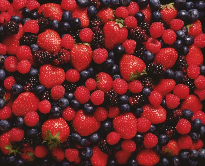 Blueberries and strawberries contain plenty of flavonoids. (Jupiterimages/Photos.com)