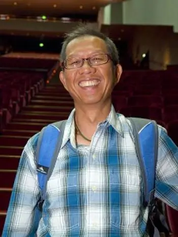 Mr. Yen Zhiwen, a Hakka composer, attended Divine Performing Arts’ first show in Taipei on Feb. 25, 2009. Watching the performance for the first time, Mr. Yen said the show was very unique. (Tan Bin/The Epoch Times)