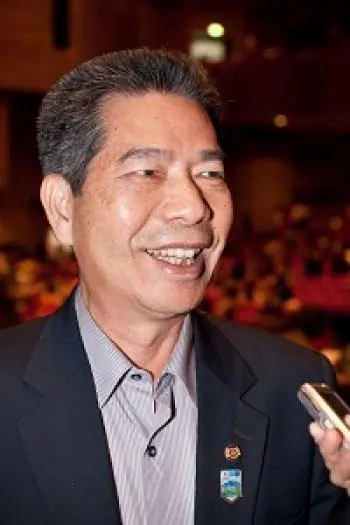 Jian Dongming from Pingtung County attends the Shen Yun Performing Arts International Company’s fifth show in Kaohsiung with his wife on March 15, 2009. (Song Hengxing/The Epoch Times)