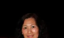 Restaurant Owner Says, ‘I am so lucky to see the Shen Yun performance’