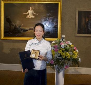 Michelle Chen from Canada won the Gold Medal in the Chinese International Figure Painting Competition. (Edward/The Epoch Times)