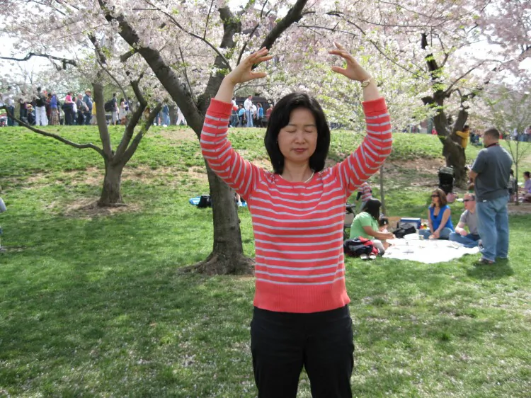 Cui Aidong, Cui Aimin's sister, practices one of the Falun Gong exercises in Washington, DC. Aidong is attempting to rescue her sister in China, after the latter was taken into custody by Chinese security forces recently. (Courtesy of Cui Aidong)