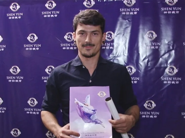 Alex Scaleira said, "Since I had contact with Shen Yun I found a completely new world,” after seeing Shen Yun Performing Arts for the second time at Teatro Ópera Citi. (Courtesy of NTD Television)