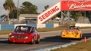 Mark Colbert in his 1965 Alfa Romeo GTA leads Carlos DeQuesada's 1956 Porsche 356. (James Fish/The Epoch Times) Mark Colbert in his 1965 Alfa Romeo GTA leads Carlos DeQuesada's 1956 Porsche 356. (James Fish/The Epoch Times)