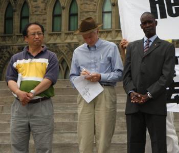 (L-R) Speakers Li Xun, president of Falun Dafa Association of Canada; Hon. David Kilgour, former MP and Secretary of State for Asia-Pacific; and Francis Yel of the South Sudan-Canada Association at the rally on Parliament Hill in Ottawa on July 18, 2010, marking 11 years since the start of the persecution of Falun Gong in China. (Donne He/The Epoch Times) (L-R) Speakers Li Xun, president of Falun Dafa Association of Canada; Hon. David Kilgour, former MP and Secretary of State for Asia-Pacific; and Francis Yel of the South Sudan-Canada Association at the rally on Parliament Hill in Ottawa on July 18, 2010, marking 11 years since the start of the persecution of Falun Gong in China. (Donne He/The Epoch Times)