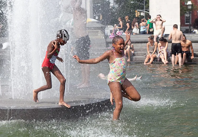 Washington Square Park during a heat wave last July. (Amal Chen/The Epoch Times)