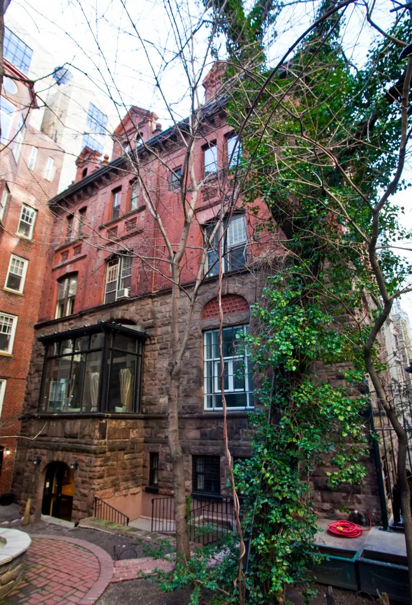 14 W. 68th St., near Central Park and part of the Upper West Side/Central Park West Historic District, viewed from the gated backyard. (Amal Chen/The Epoch Times)