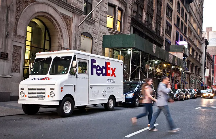 A FedEx truck is seen in Midtown Manhattan on Thursday, the day the shipping and logistics giant announced a 126 percent increase in fiscal third-quarter earnings. (Amal Chen/THE EPOCH TIMES)