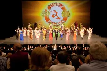 The audience experiencing Shen Yun at the Badminton Theater in Athens, Greece, gives the performers a standing ovation on June 3, 2010. (Jason Wang/The Epoch Times)