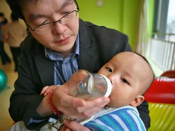 Chinese Moms Shop Overseas for Baby Products