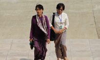 Aung San Suu Kyi Takes Oath of Office in Burma