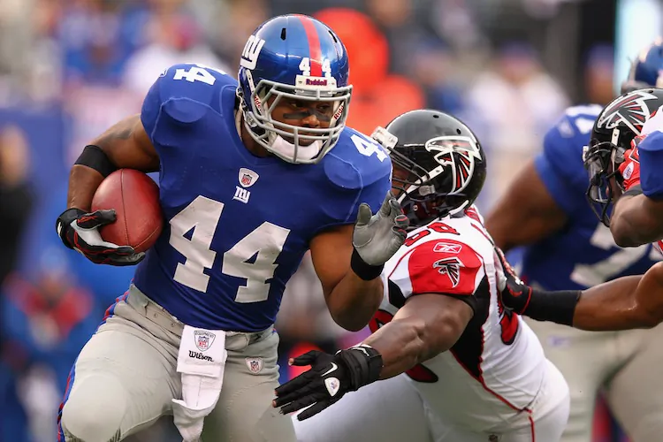 Ahmad Bradshaw (44) ran the ball 14 times for 63 yards, including a 30-yard run, in the win over Atlanta. (Al Bello/Getty Images)