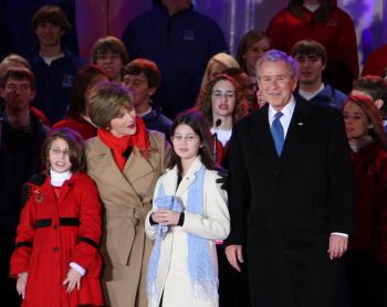 LIGHTING CEREMONY: President Bush and first lady Laura Bush attend the National Christmas Tree Lighting on Dec. 4. (Lisa Fan/The Epoch Times) LIGHTING CEREMONY: President Bush and first lady Laura Bush attend the National Christmas Tree Lighting on Dec. 4. (Lisa Fan/The Epoch Times)
