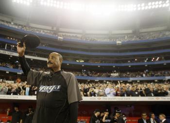 GOODBYE: Cito Gaston waves to the Toronto Blue Jays crowd during his last home game as manager. (Abelimages/Getty Images) GOODBYE: Cito Gaston waves to the Toronto Blue Jays crowd during his last home game as manager. (Abelimages/Getty Images)