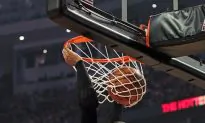 Knicks Top Hawks; Anthony Scores 39