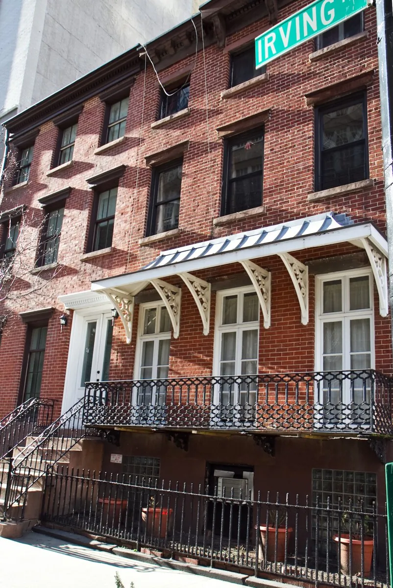 The ironwork and window lintels remain from the original structure at 49 Irving Place. (Benjamin Chasteen/The Epoch Times)