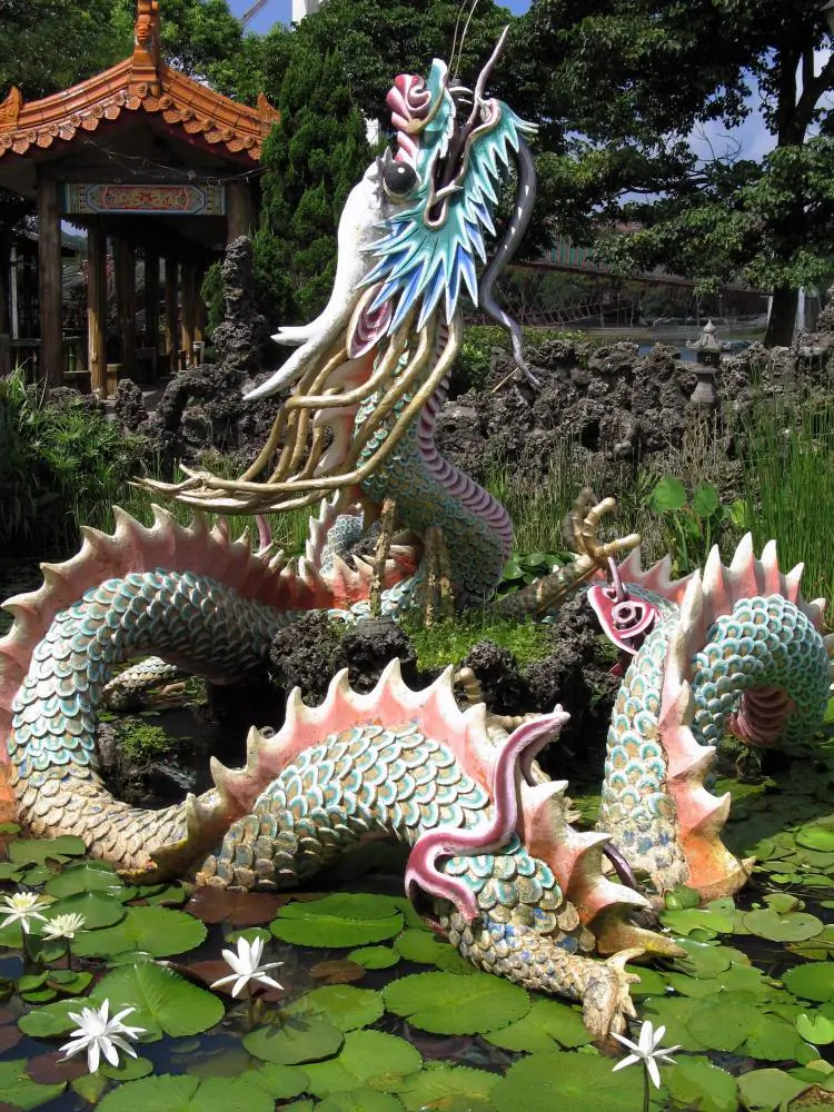 Dragons in the East have a positive connotation and are said to have accompanied several great emperors in the third millennium B.C. when they descended from Heaven. The dragons then accompanied the emperors again when they ascended back to Heaven after completing their mission. (Shioujen Wen/The Epoch Times)