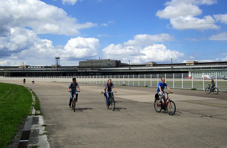 Berlin residents and tourists enjoy sports and leisure activities at Tempelhof Freedom, a former airport turned public park, on July 21. This week the biggest Olympics festival outside the U.K. will be held here. (Christian Watjen/The Epoch Times)
