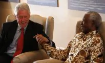 Bill Clinton Visits Mandela for 94th Birthday