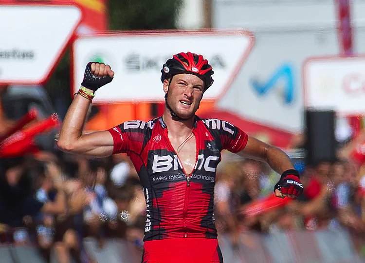 Stephen Cummings used his track-cycling experience to ride a superfast final 4000 meters. Cam Meyer and Juan Antonio Fleche, even working as a team, couldn’t catch Cummings. (Jaime Reina/AFP/GettyImages)
