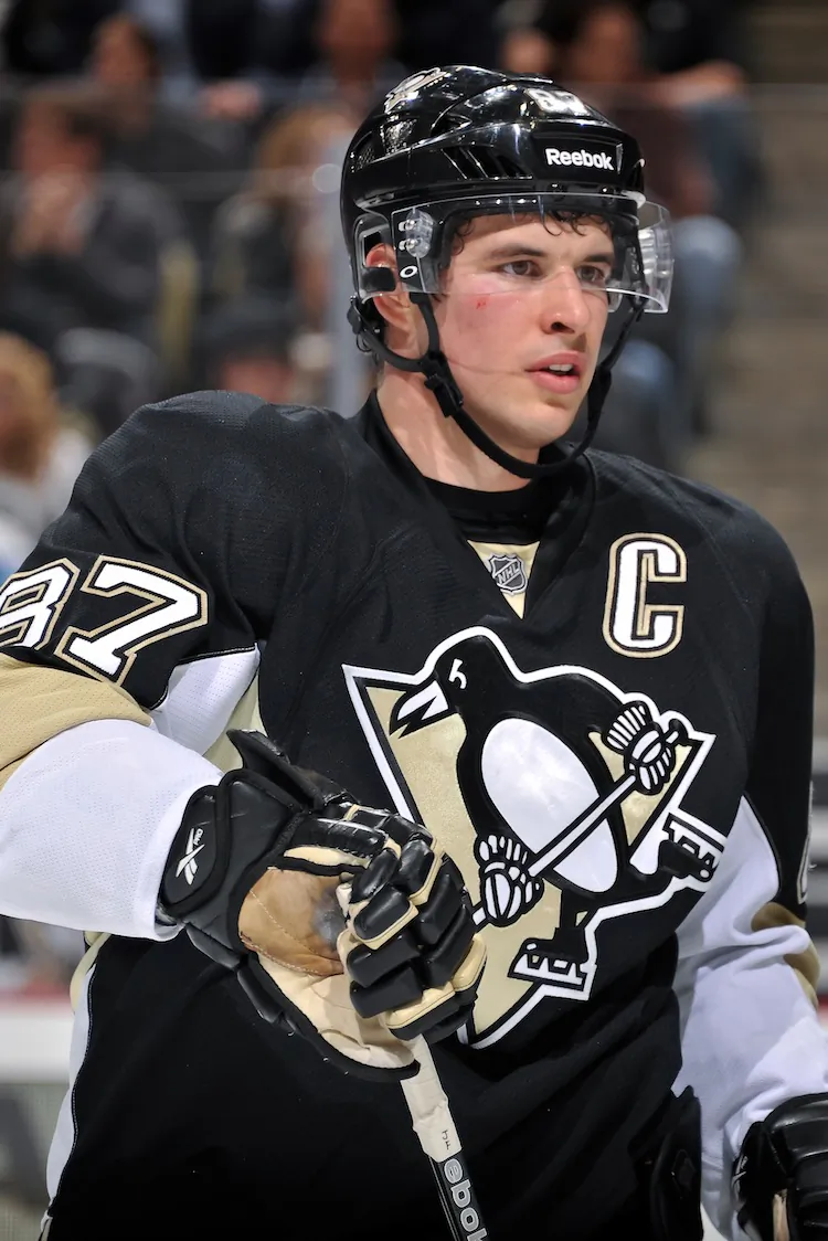 Pittsburgh Penguins superstar Sidney Crosby is suffering from concussion-like symptoms after a game against Boston on Dec. 5. (Jamie Sabau/Getty Images)