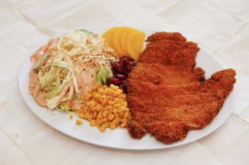 PORK CUTLET: Kids and adults will both enjoy this dish. It is just perfect, with pork that is thinly sliced and fried to a crisp yet tender golden brown. (Rachel Tso/The Epoch Times) PORK CUTLET: Kids and adults will both enjoy this dish. It is just perfect, with pork that is thinly sliced and fried to a crisp yet tender golden brown. (Rachel Tso/The Epoch Times)