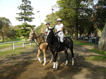 Martin Ingham and Victoria Doolin, professional Polo Player presented at Pink Pony Walk. (Sunataya Yao/The Epoch Times) Martin Ingham and Victoria Doolin, professional Polo Player presented at Pink Pony Walk. (Sunataya Yao/The Epoch Times)