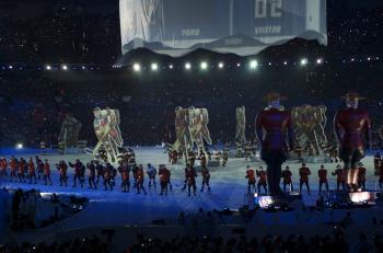 Entertainers dressed as hockey players and Royal Canadian Mounted Police perform during the Closing Ceremony. (Mathew Little/The Epoch Times) Entertainers dressed as hockey players and Royal Canadian Mounted Police perform during the Closing Ceremony. (Mathew Little/The Epoch Times)