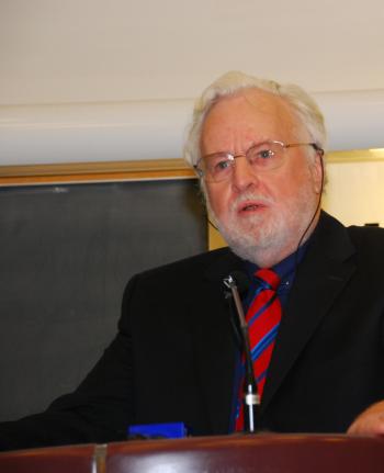 Clive Ansley, who has studied China-Canada relations for 40 years, speaks at the forum. (Helena Zhu/The Epoch Times) Clive Ansley, who has studied China-Canada relations for 40 years, speaks at the forum. (Helena Zhu/The Epoch Times)