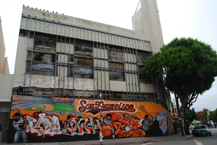 The unused Pagoda Theater in North Beach, San Francisco, on Dec. 12, 2012. (Catherine Yang/The Epoch Times)