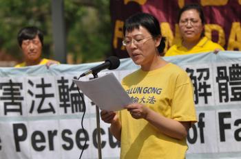 Falun Gong practitioner Shar Chen speaks of persecution suffered by her fellow practitioners in China.  (Jerry Wu/The Epoch Times)