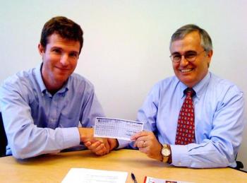 Daniel Gilbert (l) gives Al Cross, director of the Institute for Rural Journalism and Community Issues, a check for $10,000 to launch the Rural Computer-Assisted Reporting. (Courtesy of Daniel Gilbert)