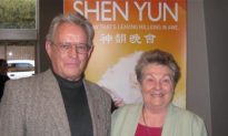 Author Says Shen Yun ‘Is absolutely amazing’