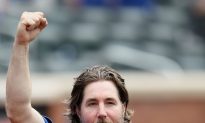 Dickey Strikes out 13; Wins 20th Game
