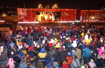 Crowds take in the Holiday Train entertainment. (Canadian Pacific Railway) Crowds take in the Holiday Train entertainment. (Canadian Pacific Railway)
