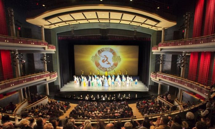 The audience applauds after Shen Yun Performing Arts’ sold-out opening-night show at the Living Arts Centre in Mississauga on Thursday. (Evan Ning/The Epoch Times)