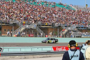 Carl Edwards led 190 laps, including the entire final third of the race. After almost two complete seasons without a win, Edwards now has two in a row. (James Fish/The Epoch Times) Carl Edwards led 190 laps, including the entire final third of the race. After almost two complete seasons without a win, Edwards now has two in a row. (James Fish/The Epoch Times)