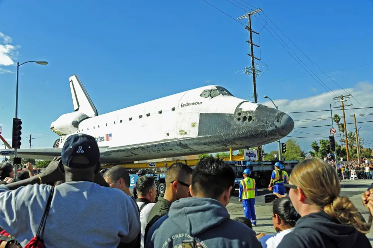 Space Shuttle Endeavour inches into view on Manchester Avenue after spending several hours in a viewing area in Inglewood, Calif. (Robin Kemker/The Epoch Times)