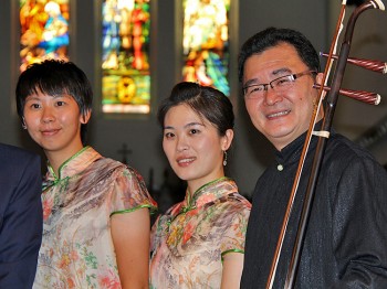 The Two-Stringed Erhu Mesmerizes Audiences