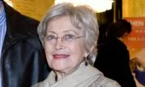 Veteran Actress Says Shen Yun Costumes ‘So extraordinary’
