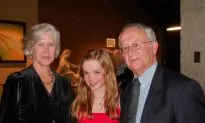 Former Dean Finds Shen Yun’s Backdrops Amazing