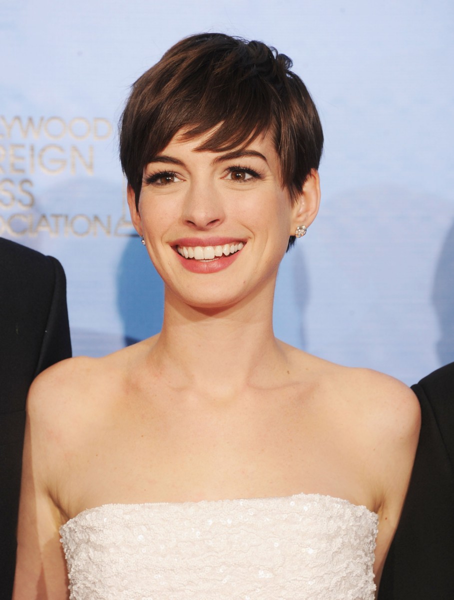Anne Hathaway's short hair makes her look like her 