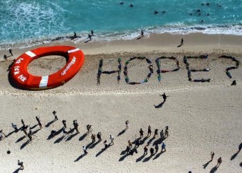 Lifebelt for Cancun: Greenpeace activists form a giant life ring 15 metres in diameter, appealing to reaching consensus at the Cancun climate change summit, held in Mexico between Nov. 29 and Dec. 10. (Photo by Elizabeth Ruiz / Greenpeace) Lifebelt for Cancun: Greenpeace activists form a giant life ring 15 metres in diameter, appealing to reaching consensus at the Cancun climate change summit, held in Mexico between Nov. 29 and Dec. 10. (Photo by Elizabeth Ruiz / Greenpeace)