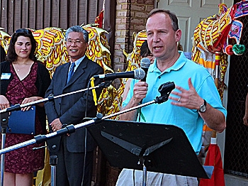 A WARM WELCOME: Delaware Gov. Jack Markell gives an opening greeting to the attendees of the Chinese American Community Center's annual Chinese Festival. (Phil Randell/The Epoch Times) A WARM WELCOME: Delaware Gov. Jack Markell gives an opening greeting to the attendees of the Chinese American Community Center's annual Chinese Festival. (Phil Randell/The Epoch Times)