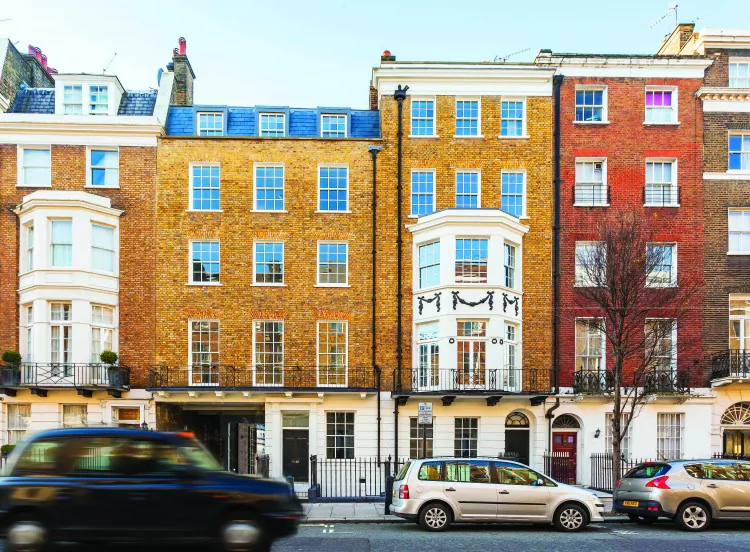 A luxury pad five minutes from Oxford Street. This one bedroom flat costs just under £1 million, a reasonable price for central London.