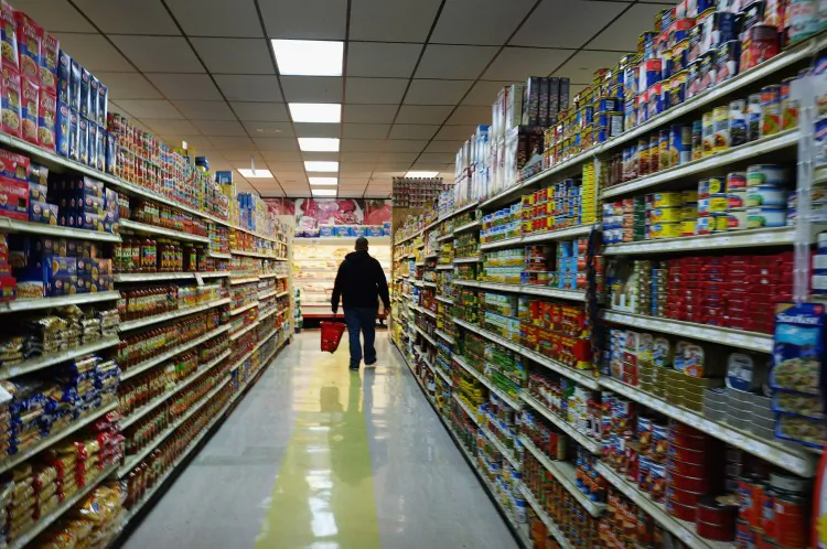 A customer walks down an aisle in a grocery store in a file photo. (Spencer Platt/Getty Images)